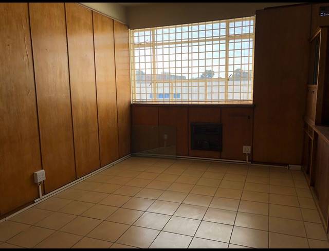 3,300M² WAREHOUSE FOR SALE IN GERMISTON CENTRAL